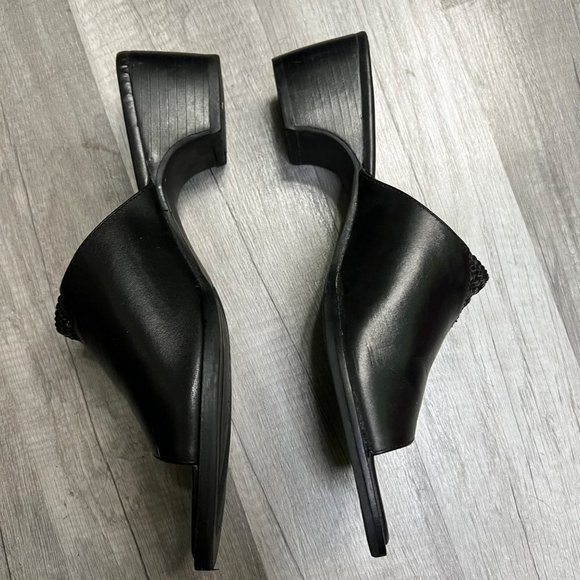 VINTAGE 90s Black Leather Block Heel Slides Sandals Made in Brazil Size 7 1/2 - Picture 4 of 8